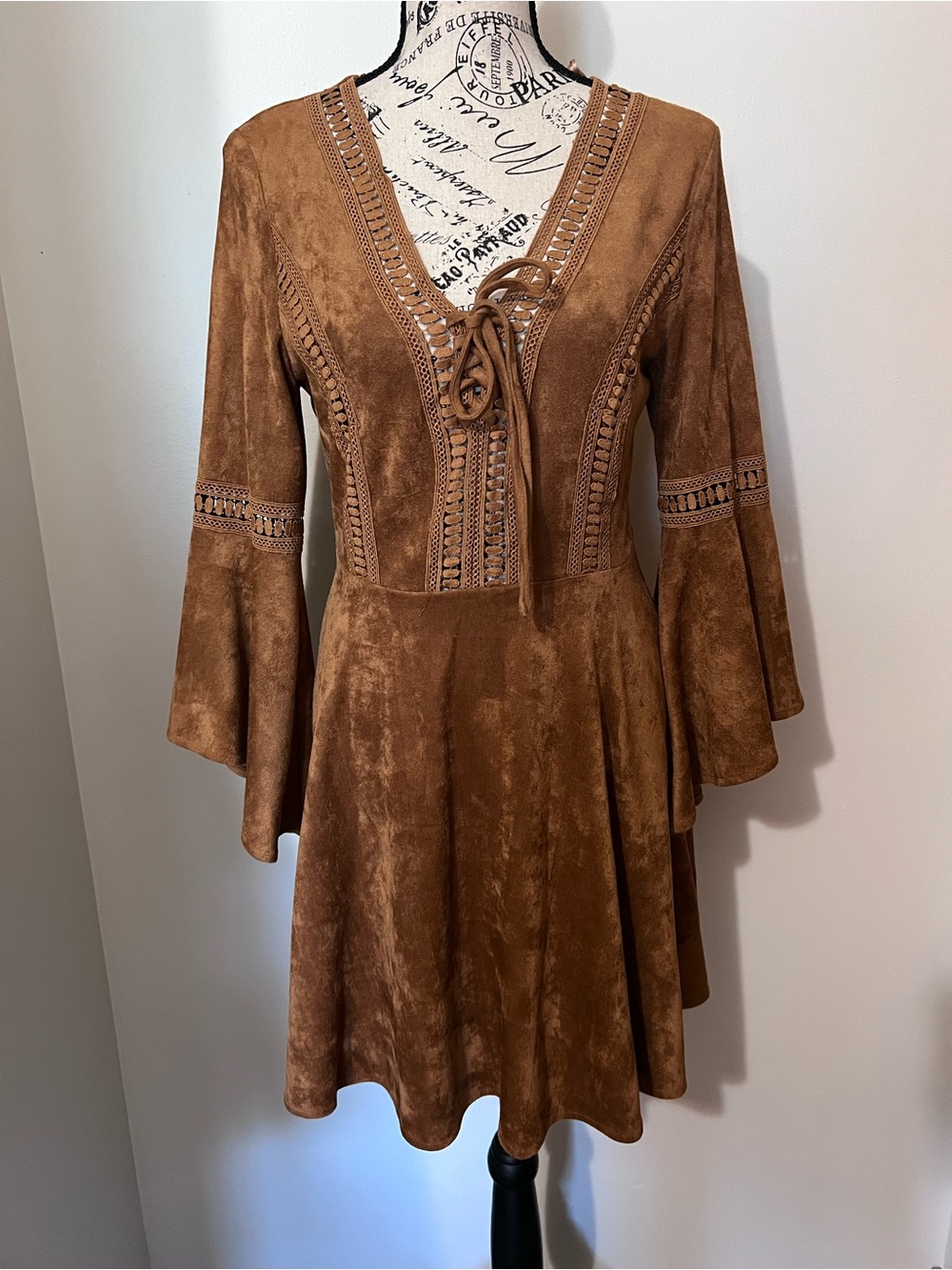 Rockin’ C Faux Suede Bell Sleeve Lace Up Boho Mini Dress Tan Brown Small